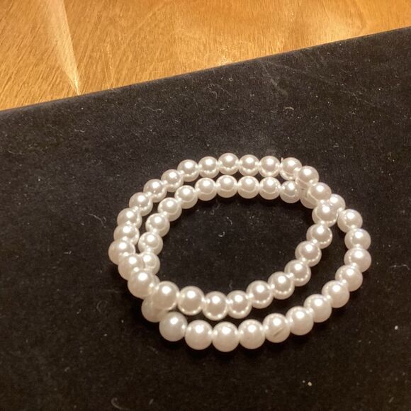 Set of 2 White Faux Pearl Stretch Adjustable Bracelets - Picture 1 of 4